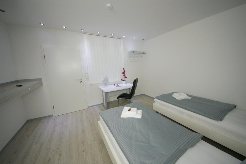 Hotel Am Rosenplatz,24 Stunden Check In, Kostenfreie Parkplaetze Brechtorf ห้อง รูปภาพ