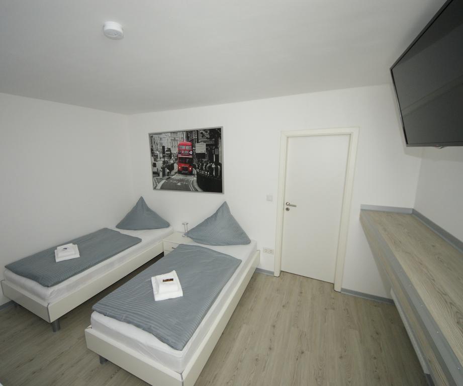 Hotel Am Rosenplatz,24 Stunden Check In, Kostenfreie Parkplaetze Brechtorf ห้อง รูปภาพ