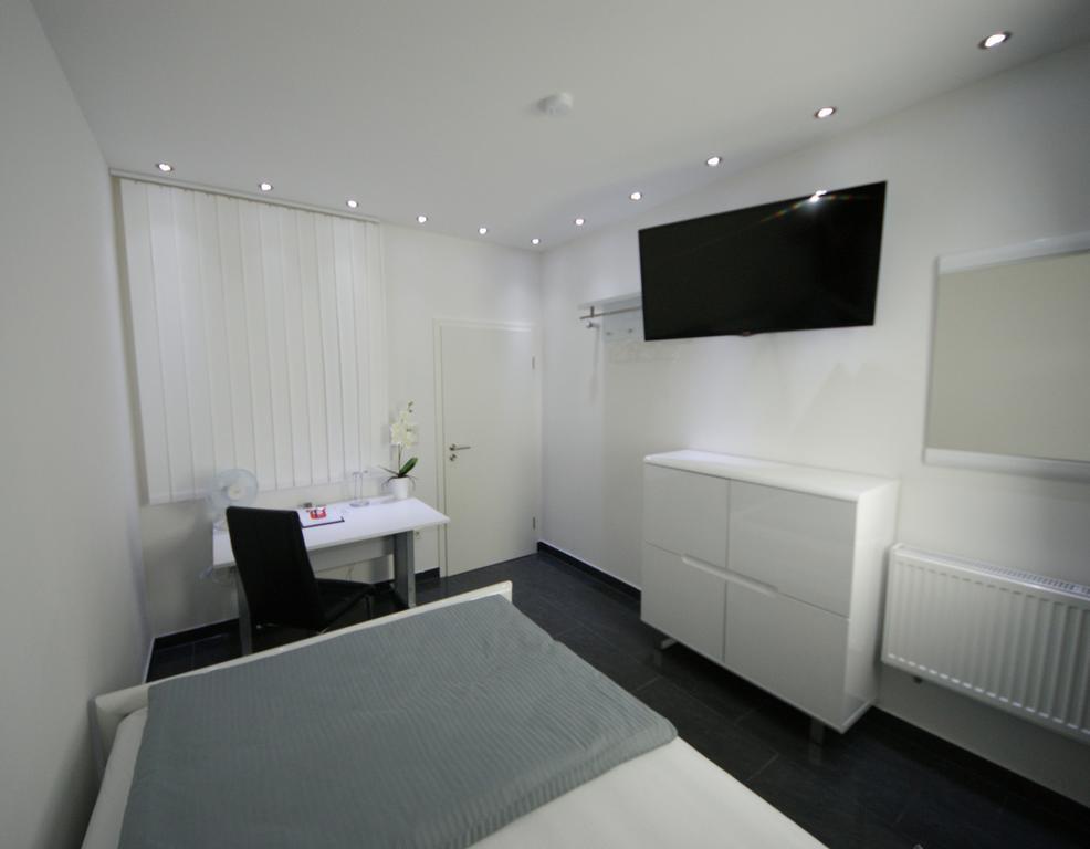 Hotel Am Rosenplatz,24 Stunden Check In, Kostenfreie Parkplaetze Brechtorf ห้อง รูปภาพ