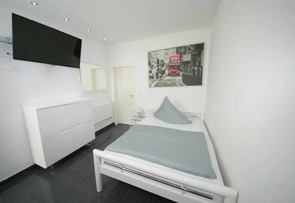 Hotel Am Rosenplatz,24 Stunden Check In, Kostenfreie Parkplaetze Brechtorf ภายนอก รูปภาพ