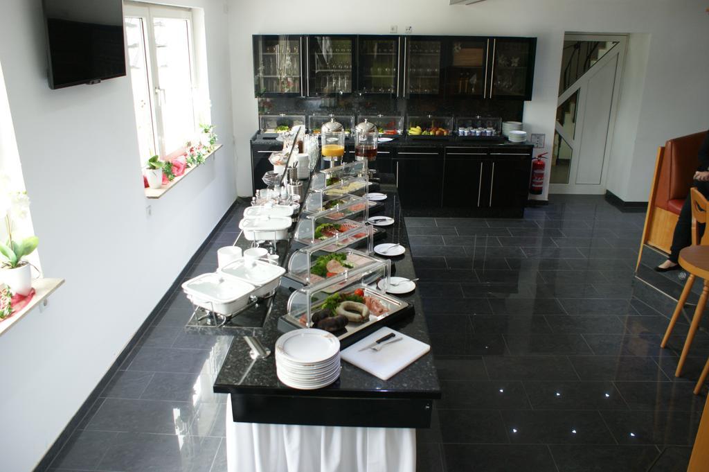 Hotel Am Rosenplatz,24 Stunden Check In, Kostenfreie Parkplaetze Brechtorf ห้อง รูปภาพ