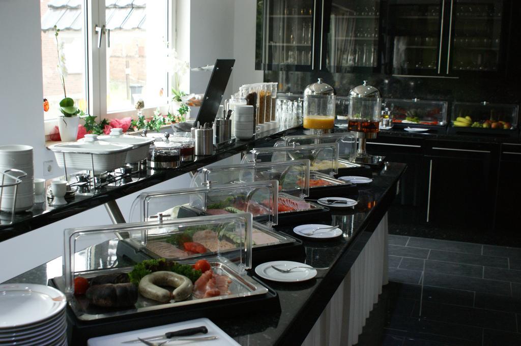 Hotel Am Rosenplatz,24 Stunden Check In, Kostenfreie Parkplaetze Brechtorf ภายนอก รูปภาพ
