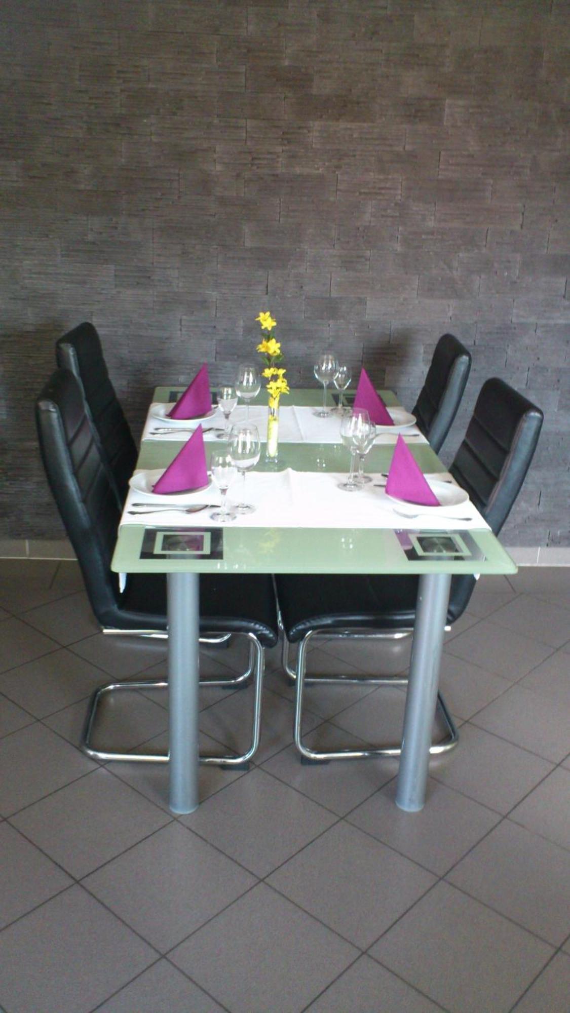 Hotel Am Rosenplatz,24 Stunden Check In, Kostenfreie Parkplaetze Brechtorf ภายนอก รูปภาพ