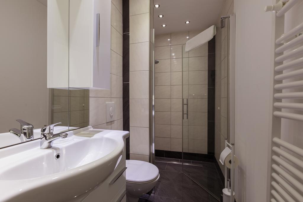Hotel Am Rosenplatz,24 Stunden Check In, Kostenfreie Parkplaetze Brechtorf ภายนอก รูปภาพ