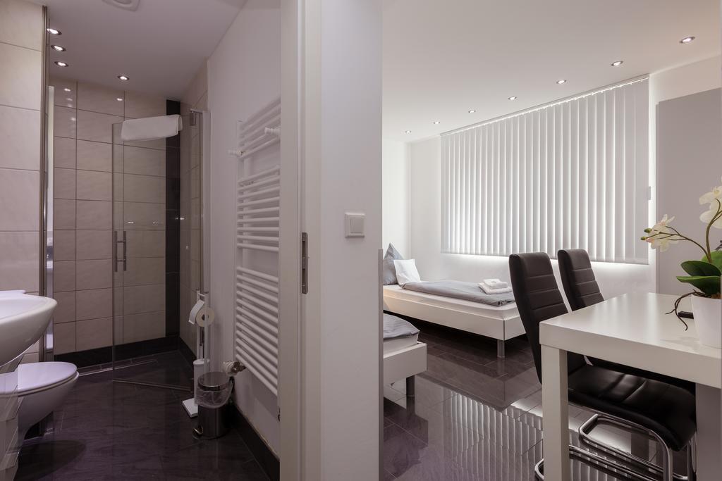 Hotel Am Rosenplatz,24 Stunden Check In, Kostenfreie Parkplaetze Brechtorf ภายนอก รูปภาพ