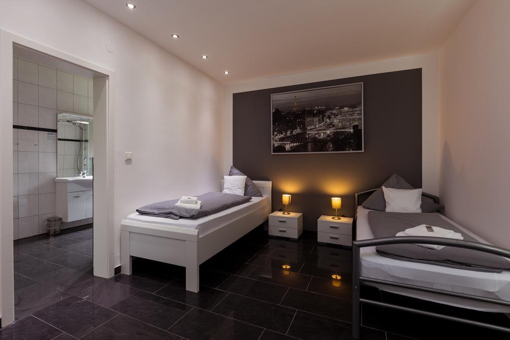 Hotel Am Rosenplatz,24 Stunden Check In, Kostenfreie Parkplaetze Brechtorf ภายนอก รูปภาพ