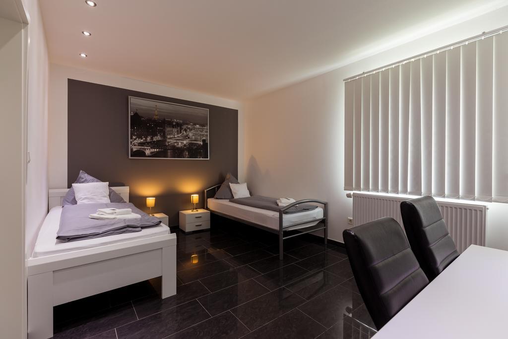 Hotel Am Rosenplatz,24 Stunden Check In, Kostenfreie Parkplaetze Brechtorf ภายนอก รูปภาพ